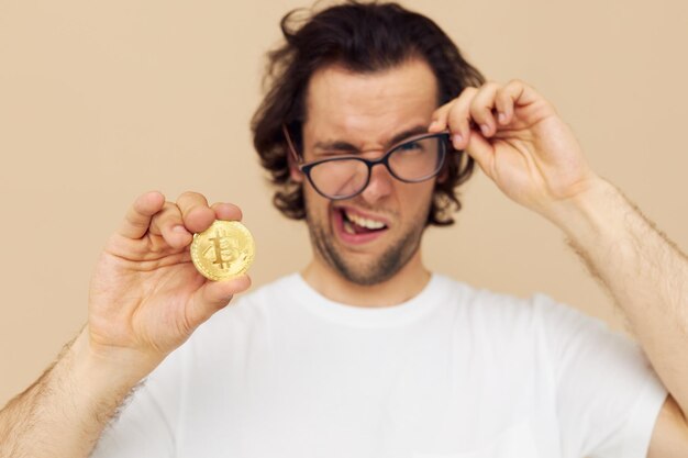 Skąd wydobywa się bitcoiny i co za tym stoi?