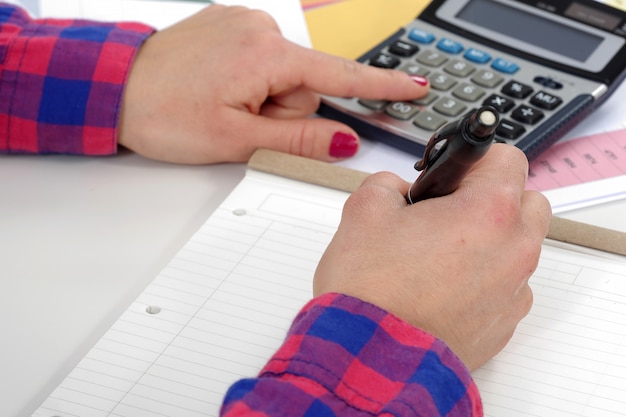 Jak obliczyć podatek liniowy w działalności gospodarczej?