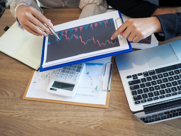 Jak płacić podatek od zysków giełdowych w praktyce?