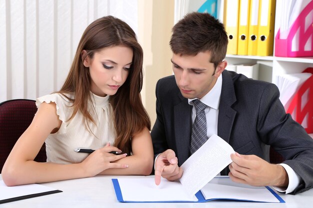 Od czego zależy jaka stawka umowa zlecenie?