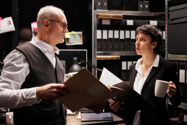 Czy PIT 2 składa się do urzędu skarbowego?