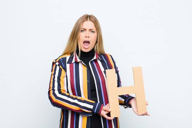 Jak obliczyć stawkę netto z brutto w codziennej pracy?