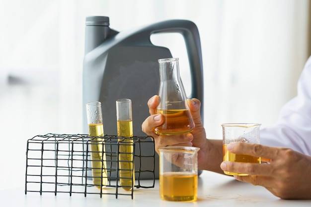 Jak rozliczyć paliwo w picie przy używaniu samochodu prywatnego?